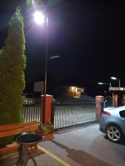 Dworek W Zieleni Варшава Проживание в семье